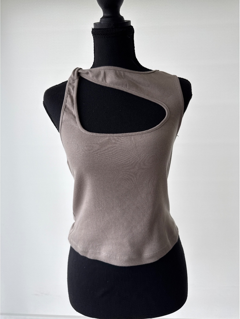 Ami Chérie NWT Asymmetrical Cutout Ribbed Tank Top Taupe Women’s M